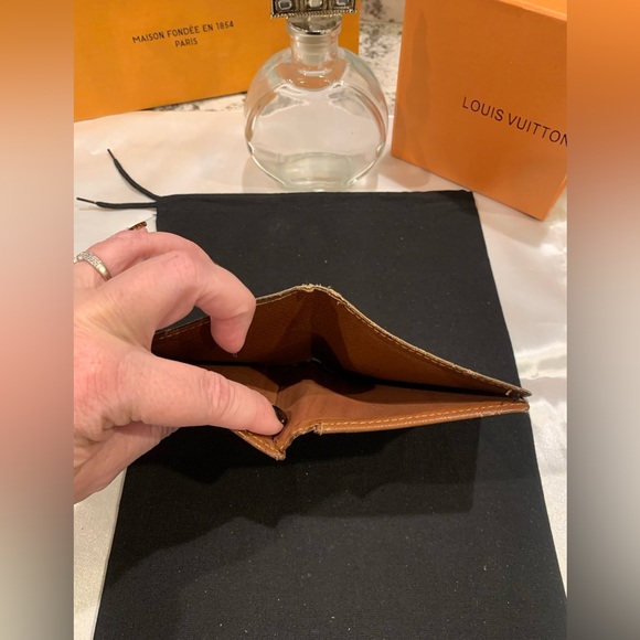 Louis Vuitton bi-fold monogram wallet - Picture 9 of 12